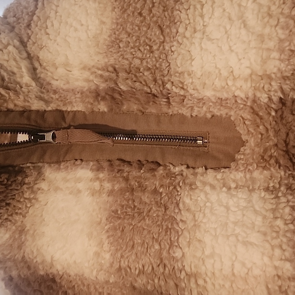 Fuzzy pullover - Picture 3 of 7